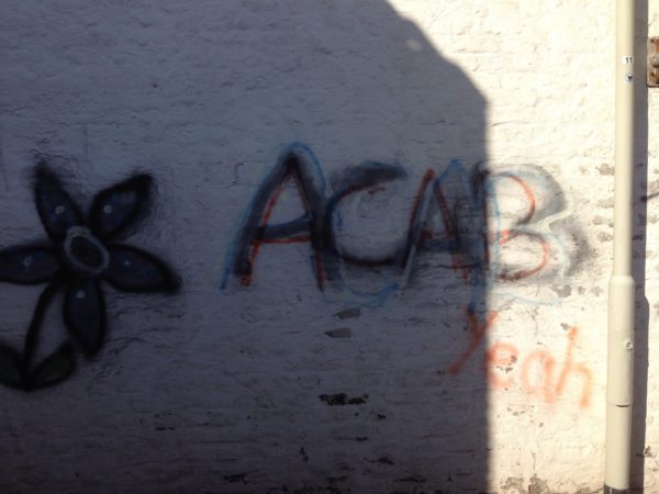 ACAB Graffiti Tag an einer Mauer